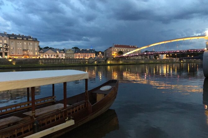 1 Hour Traditional Gondola Sightseeing Vistula River Cruise - The Vistula route: Kazimierz bridges, Wawel views, and river landmarks