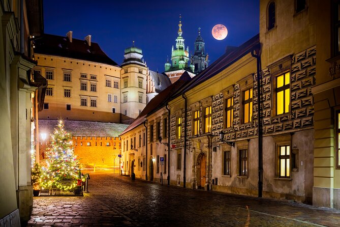 2-Hour City Walking Tour in Creepy Krakow - Entering The Story at Florian’s Gate