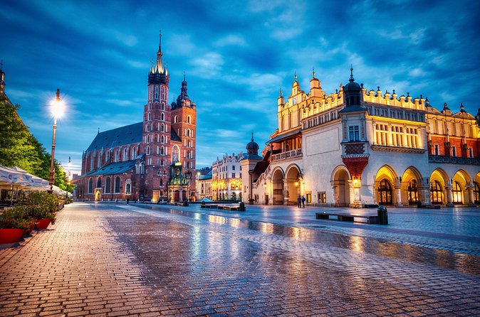 2-Hour City Walking Tour in Creepy Krakow - Passing Krakow’s Markets and Moving Toward Wawel