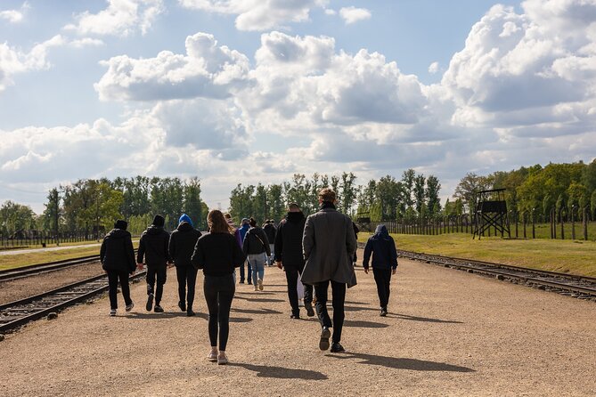 Auschwitz-Birkenau: Day Trip & Transfer from Kraków - Auschwitz I Museum Time: Why the Guided Structure Helps