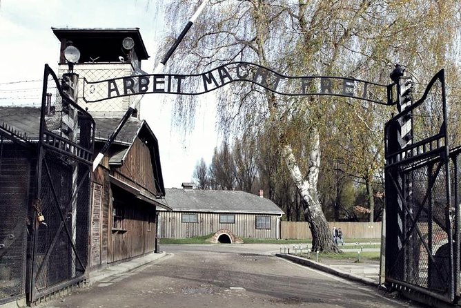 Auschwitz-Birkenau Guided Tour by Private Transport from Krakow - Entering Auschwitz I with a licensed guide: what the structure gives you