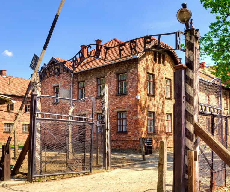 Auschwitz-Birkenau: Guided Tour with Fast Track Ticket - Guide Language, Breaks, and the Small Things That Matter