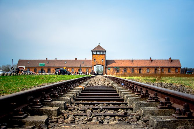 Auschwitz-Birkenau guided tour with near or hotel pickup - What to bring and the food reality