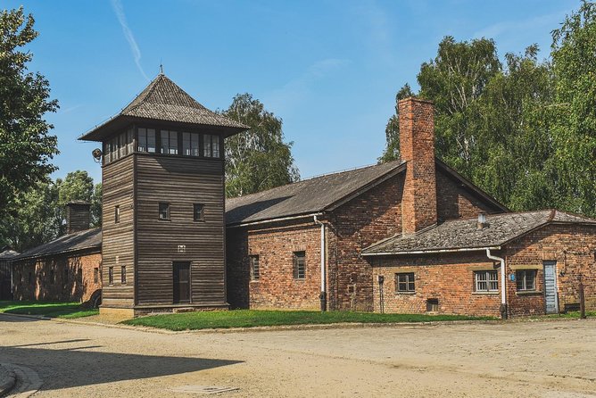 Auschwitz & Birkenau Live Guide Tour Entrance Ticket - Auschwitz I: Why a Live Guide Helps You Make Sense of What You See