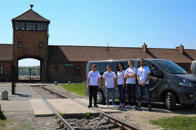 Auschwitz Birkenau: Live-Guided Tour with Transportation and Hotel Pickup - Oświęcim lunch break and getting back to Krakow without losing the day