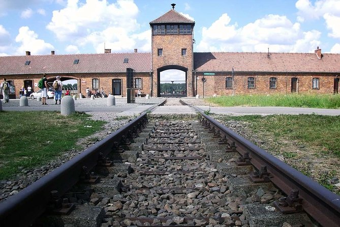 Auschwitz-Birkenau Memorial and Museum Guided Tour - Private Transport - Morning pickup and the 7-hour time budget