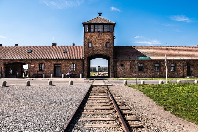 Auschwitz-Birkenau Memorial and Museum Trip from Krakow - The drive with a documentary: comfort, sound, and motion tips