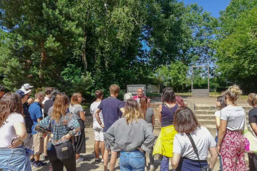 Auschwitz-Birkenau: Skip-the-Line Ticket and Guided Tour - Getting there from Krakow: meeting points and why they matter