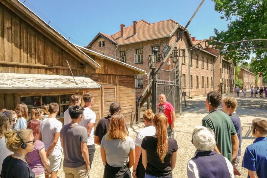 Auschwitz-Birkenau: Skip-the-Line Ticket and Guided Tour - Small complaints you should take seriously: fast-track lines, audio, and schedule slips