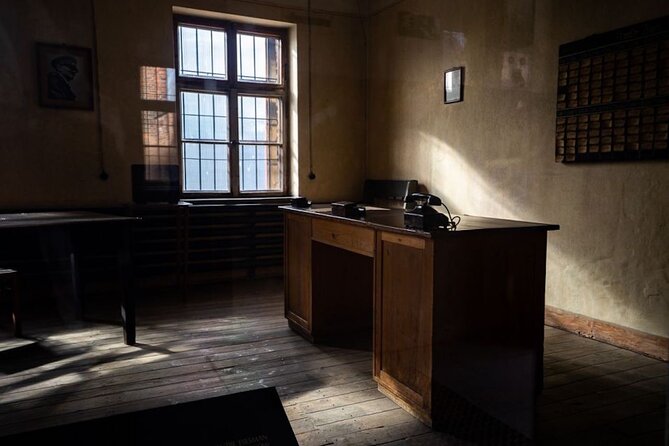 Auschwitz Birkenau Tour with Pickup and Lunch - How the day is paced: from Krakow pickup to two camps