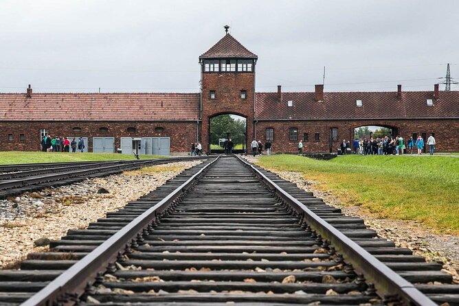 Auschwitz Museum and Salt Mine Tour with Private Transport - Early start, timed entry, and how the day keeps moving