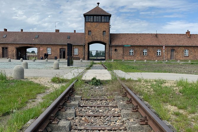Auschwitz Trip From Krakow - English Speaking Guided Tour - Value: why this “transfer + guide + admission” setup is practical