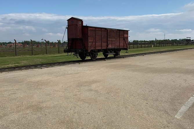 Auschwitz Trip From Krakow - English Speaking Guided Tour - English-speaking guides: how the commentary makes the day easier