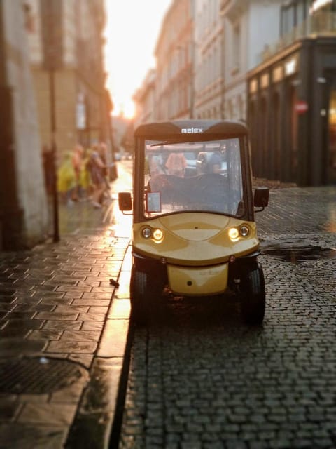 Cracow: Jewish Quarter and Ghetto Sightseeing Golf Cart Tour - Finding the cart at Parking Kiss&Ride and setting up your time