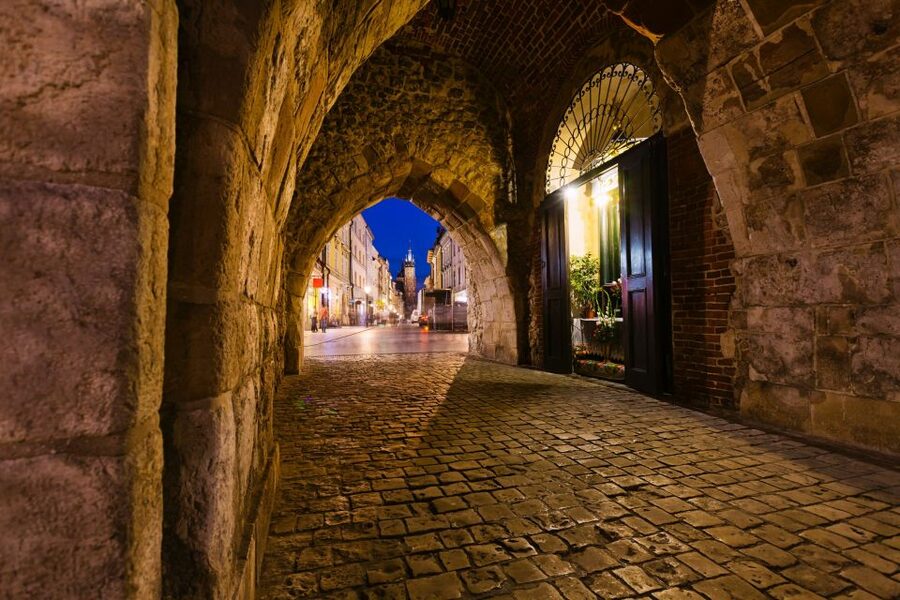 Creepy Krakow: 2-Hour City Walking Tour - Pacing, Cold Weather Reality, and How to Dress