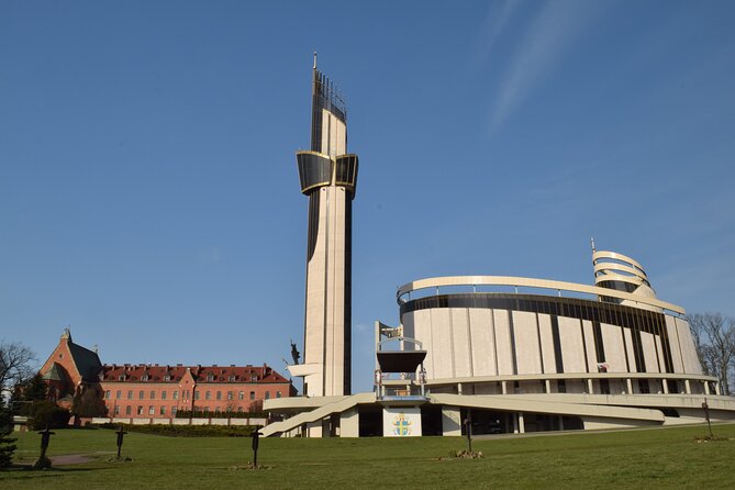 Częstochowa Black Madonna and Lagiewniki Tour from Krakow - How the day works: a 9:00 start with two major shrines