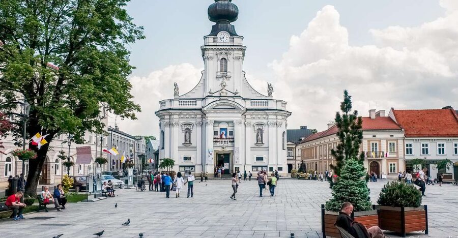 Day Tour: Traces of Pope John Paul II near Krakow - Key highlights you’ll notice right away