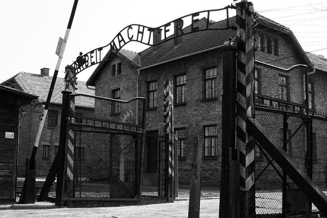Day Trip: Auschwitz-Birkenau and Wieliczka Salt Mine from Krakow - The pace in Auschwitz: what you gain, what you may feel