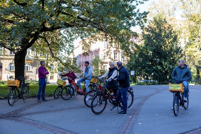 Discover Kraków by Bike with a Dutch guide - Wawel Hill: dragon myths and the royal seat of power