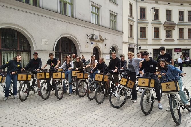 Discover the Jewish Quarter with a Bike Tour - Temple Synagogue: the community before the war