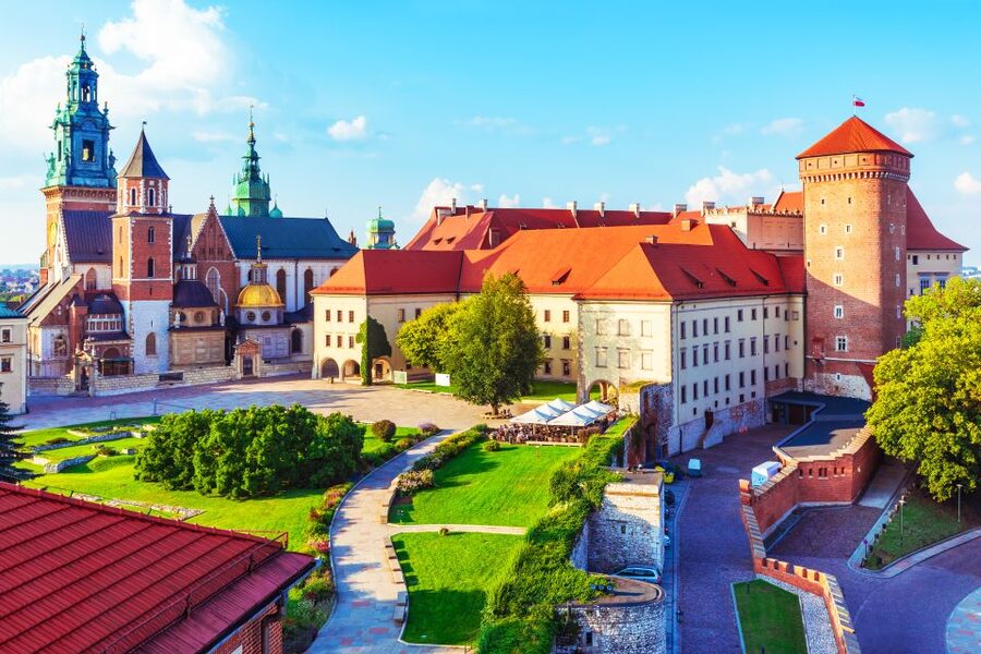 Family Tour of Krakow Old Town with Sweets Factory & Cruise - Main Market Square, Cloth Hall, and the medieval merchant vibe