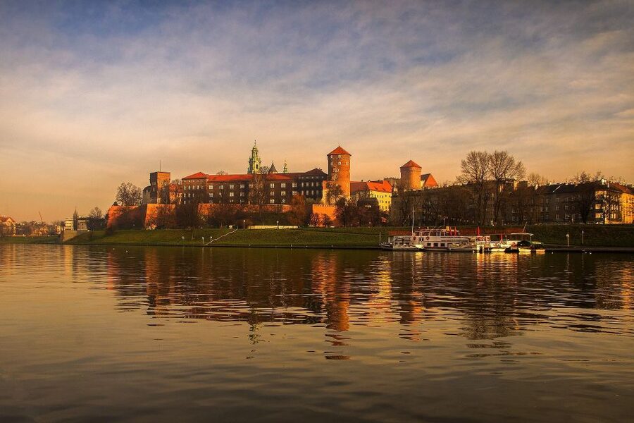 Family Tour of Krakow Old Town with Sweets Factory & Cruise - St Mary’s Basilica and the tower moment kids usually remember