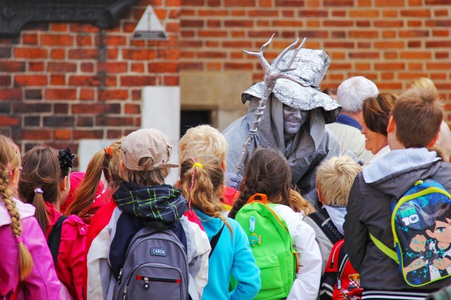 Family Tour of Krakow Old Town with Sweets Factory & Cruise - Private guide value: what you gain (and what you might not)