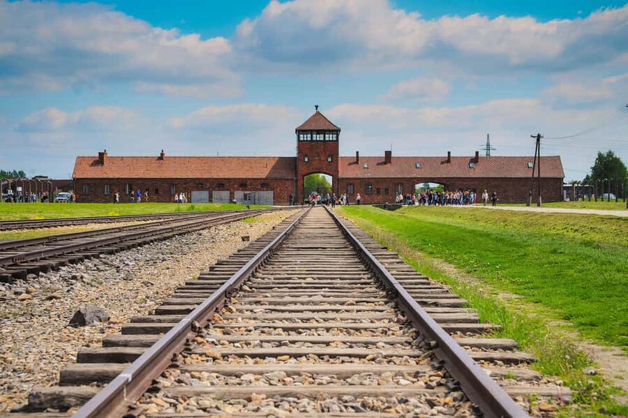 From Krakow: Auschwitz-Birkenau Day Tour with Pickup - Auschwitz I: how to use about two hours without feeling crushed