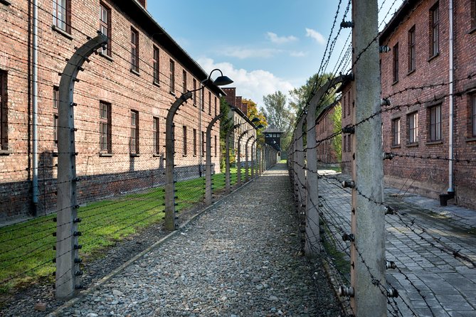 From Krakow: Auschwitz-Birkenau Memorial and Museum Guided Tour - How the 7-hour Auschwitz and Birkenau day trip works from Kraków