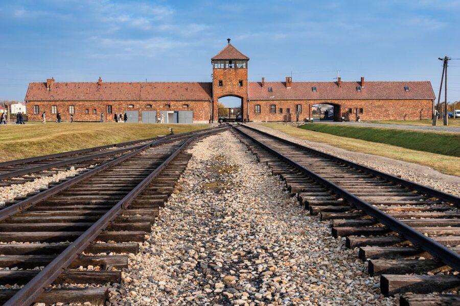 From Krakow: Auschwitz-Birkenau Tour - From Krakow to Oswiecim: how the ride shapes the day