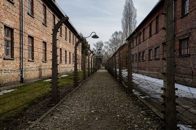 From Kraków: Auschwitz-Birkenau Tour with Lunch Box and Pick Up - Auschwitz I: What You’ll Actually See (and Why Guidance Helps)