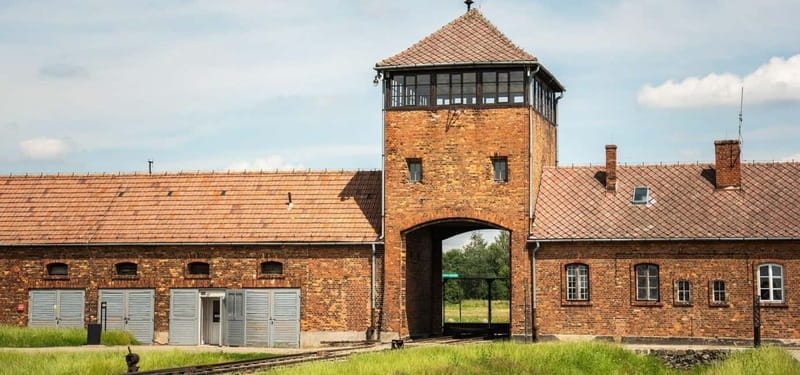 From Krakow: Auschwitz Birkenau Tour with Transfer - Starting at Judenrampe: a self-guided warm-up on site