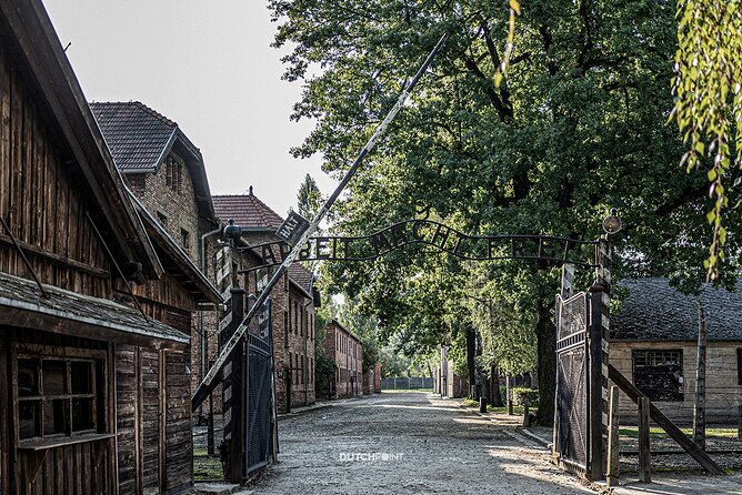 from Kraków: Auschwitz excursion with guaranteed Dutch guide - The 6:00 am Start and Day Length: What to Expect