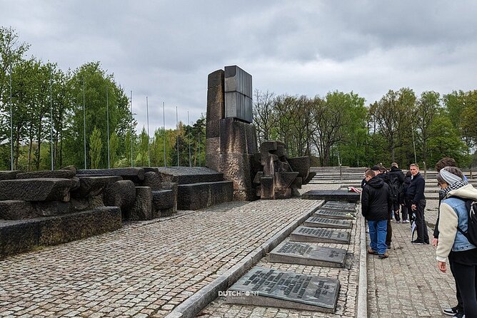 from Kraków: Auschwitz excursion with guaranteed Dutch guide - How the Guide System and Small Group Format Works