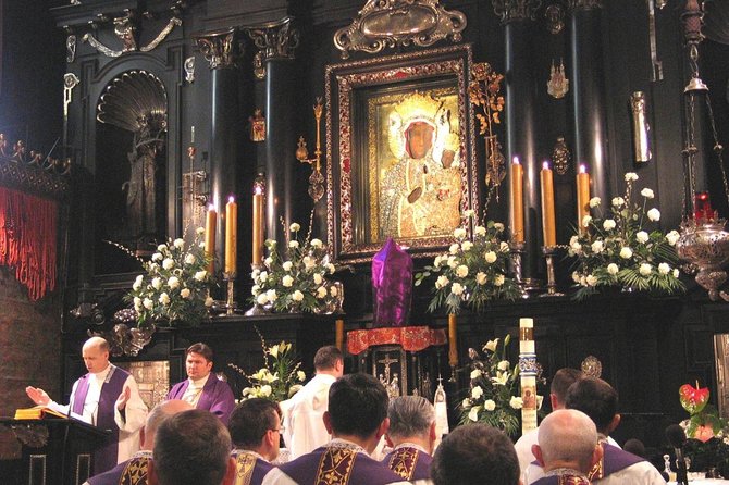 From Krakow: Black Madonna of Czestochowa Sanctuary - Guided Tour - What you’ll see inside: Knights’ Hall, Jubilee Museum, basilica, chapel, Treasury