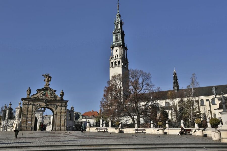 From Krakow: Częstochowa "Black Madonna" Day Tour - Pauline Monastery defenses: more than walls, a whole story