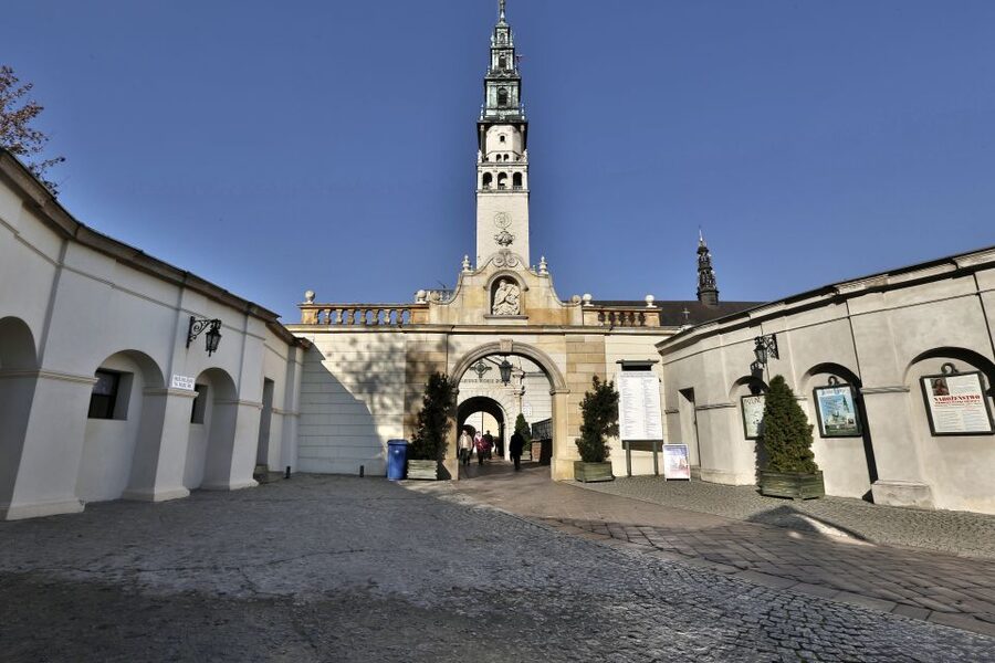From Krakow: Czestochowa - The Black Madonna - Entering the Miraculous Painting Chapel and Basilica