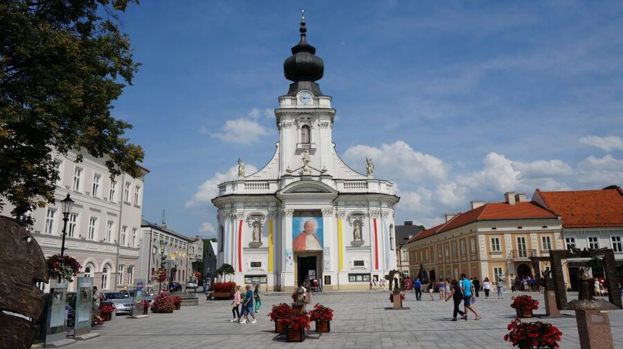 From Krakow: Full-Day Wadowice & Czestochowa Tour - Lunch on your own: build it into your day without stress