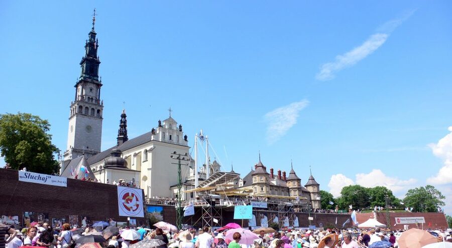 From Krakow: Full-Day Wadowice & Czestochowa Tour - Wadowice main square and the church connections to young Karol