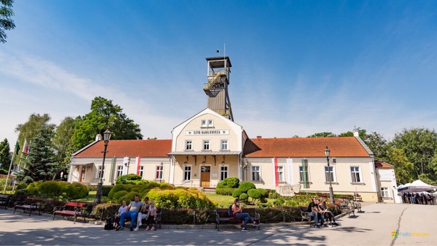 From Krakow: Guided Tour in Wieliczka Salt Mine - Pro Guide Setup and Skip-the-Line Entry That Matters
