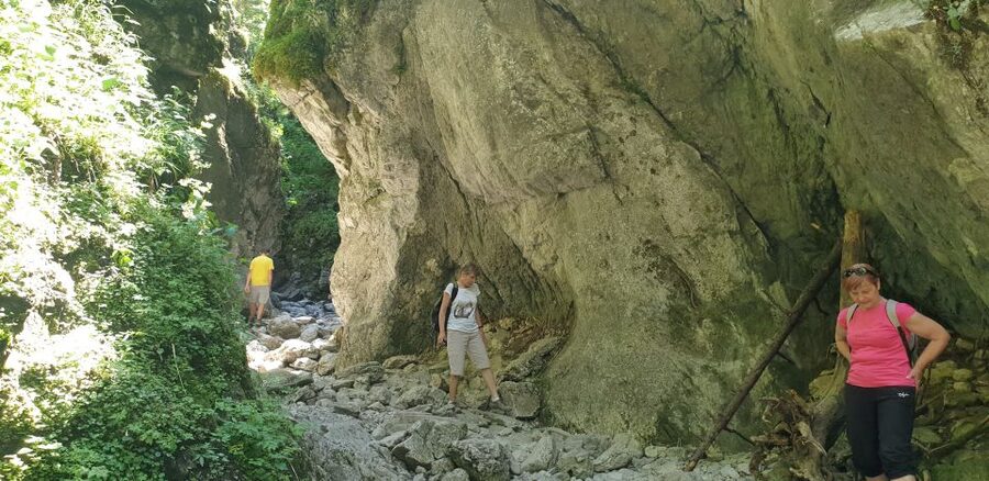 From Krakow: Hiking in the Tatra Mountains and Thermal baths - Kościeliska Valley and Krakow Gorge: chains, ladders, and big views