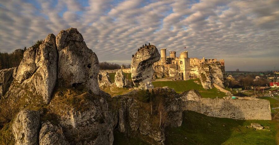 From Krakow: Ojców National Park & Ogrodzieniec Castle Tour - Ogrodzieniec Castle ruins and the Witcher filming-location connection