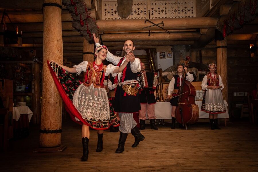 From Krakow: Polish Folk Show with All-You-Can-Eat Dinner - Unlimited Drinks: Beer, Wine, Juice, and a Cherry Vodka Welcome