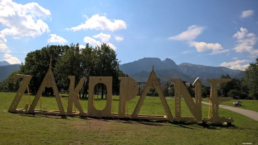 From Kraków: Slovakia Treetop Walk and Tour of Zakopane - Your guide matters: English drivers who make the day smoother