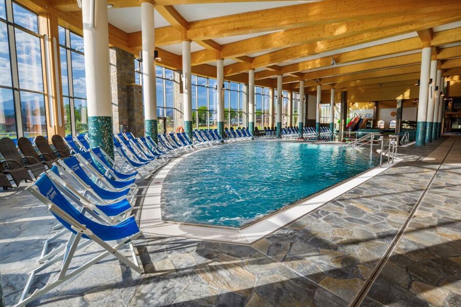 From Kraków: Tatra Mountans Ski Trip and Thermal Baths Visit - Price and Value: Is $374 Per Person Worth It?