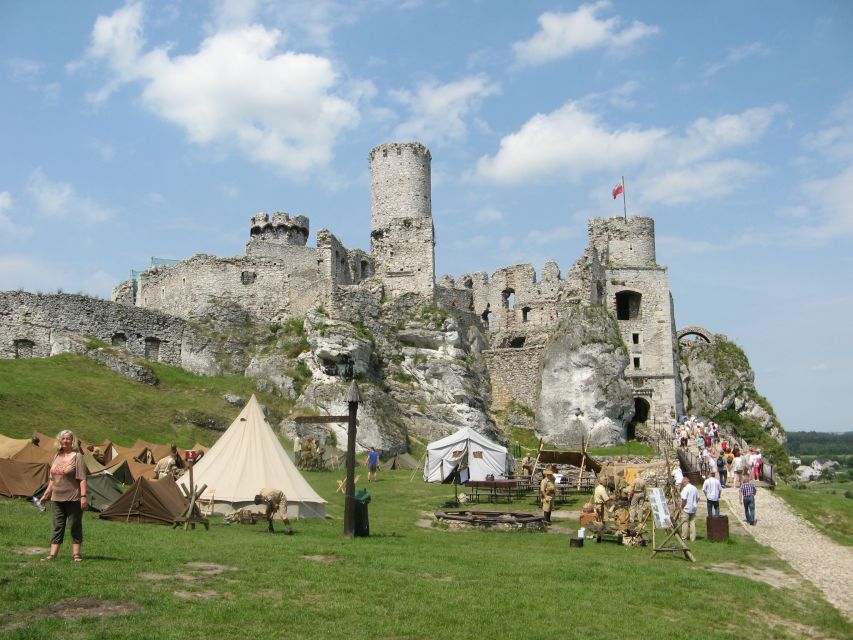 From Krakow: Trail of the Eagles’ Nests Day Tour - Mirów and Bobolice: the finish line with a smart contrast
