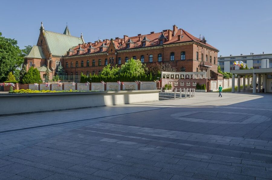 From Krakow: Wadowice & Sanctuary of Divine Mercy Tour - Museum of John Paul II: museum time plus a human pause