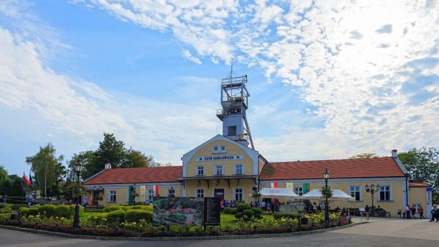 From Krakow: Wieliczka Salt Mine Guided Tour & Transfer - The Descent: 800 Stairs and a Cool 14–16°C Reality Check