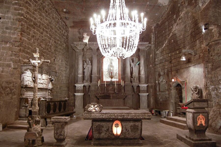 From Krakow: Wieliczka Salt Mine Half-Day Guided Tour - Guides, headsets, and the English experience