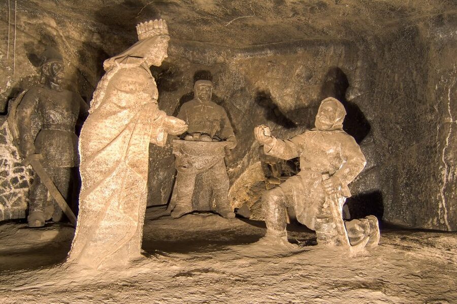 From Krakow: Wieliczka Salt Mine Half-Day Guided Tour - From Sienna 17 to the mine: the ride that keeps your day on track